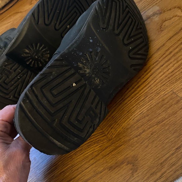 UGG REA LEATHER Ankle Boot black Leather uppers. Water Resistant women’s, Size 8 - Picture 4 of 7